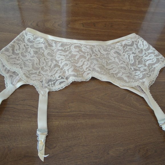 Gold Natori lace garter belt - Picture 1 of 8